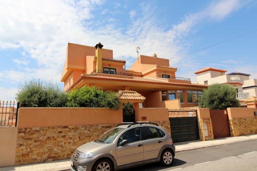 Resale Villa Te koop in Torrevieja in Spanje, gelegen aan de Costa Blanca-Zuid
