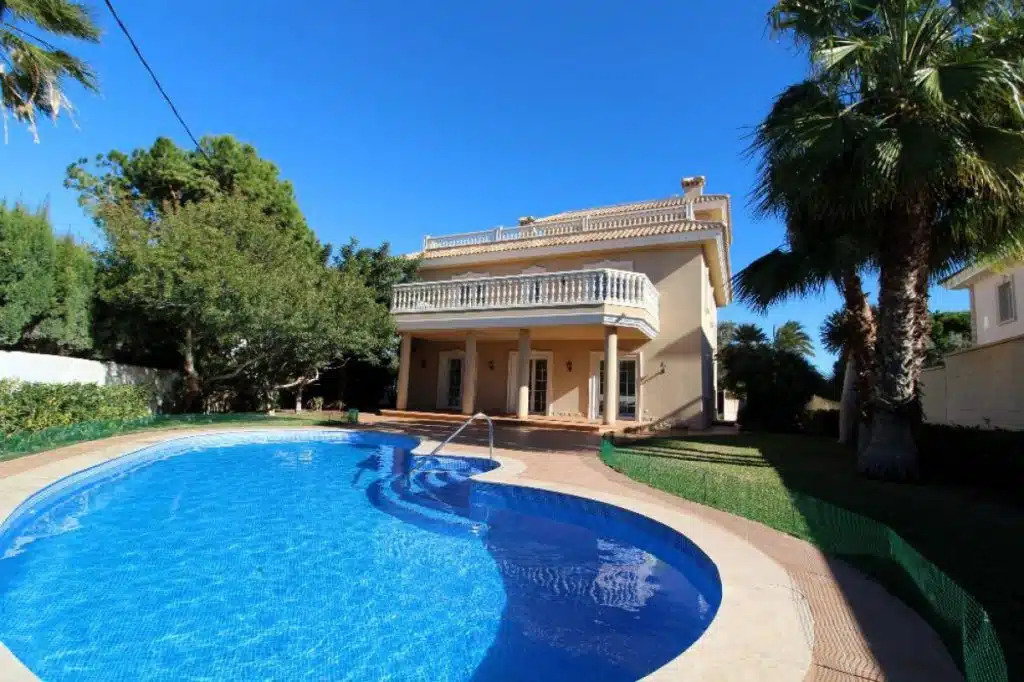 Resale Villa Te koop in Orihuela in Spanje, gelegen aan de Costa Blanca-Zuid