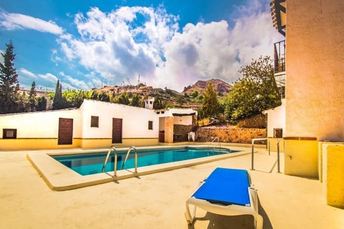 Zwembad van Villa Te koop in Bedar in Spanje, gelegen aan de Costa de Almería