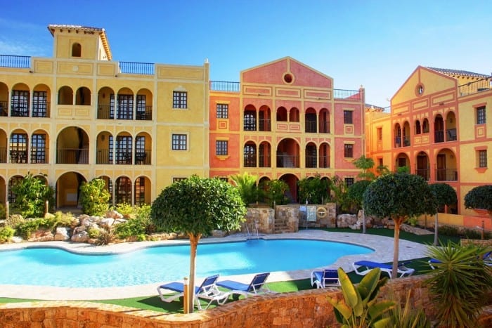 Zicht op zwembad, gebouw en Appartement Te koop in Palomares (04618) in Spanje, gelegen aan de Costa de Almería