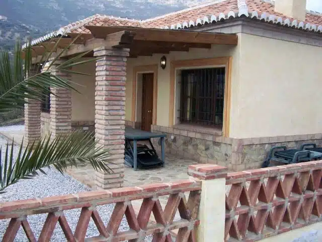 Resale Villa Te koop in Alcaucín in Spanje, gelegen aan de Costa del Sol-Oost