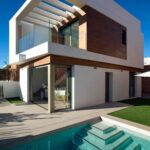 Zwembad en vooraanzicht van nieuwbouw villa in Villamartin in Spanje, gelegen aan de  Costa Blanca-Zuid