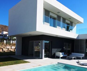 Vooraanzicht van moderne Nieuwbouw Villa Te koop in Finestrat in Spanje, gelegen aan de Costa Blanca-Noord