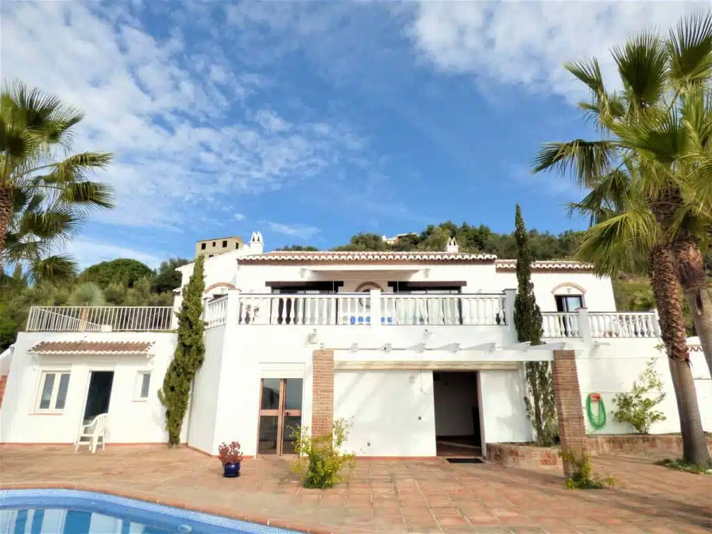 Resale Villa Te koop in Frigiliana in Spanje, gelegen aan de Costa del Sol-Oost