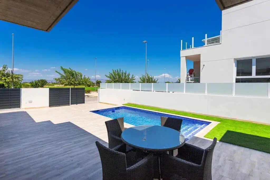Nieuwbouw Villa Te koop in Daya Nueva in Spanje, gelegen aan de Costa Blanca-Zuid
