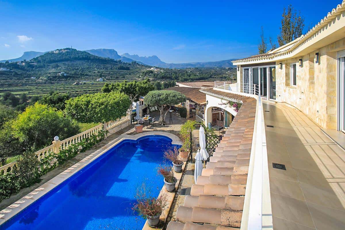 Bergzicht vanaf luxe Villa met zwembad Te koop in Calpe in Spanje, gelegen aan de Costa Blanca-Noord