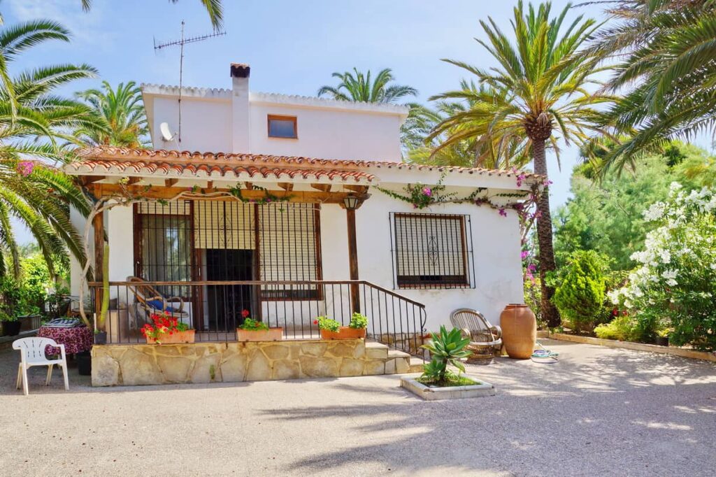 Vooraanzicht Villa Te koop in Dénia in Spanje, gelegen aan de Costa Blanca-Noord