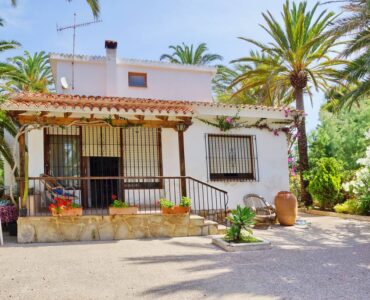 Vooraanzicht Villa Te koop in Dénia in Spanje, gelegen aan de Costa Blanca-Noord