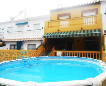 Zwembad voor Huis Te koop in Nerja in Spanje, gelegen aan de Costa del Sol-Oost