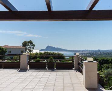 Panoramisch zicht vanaf terras Villa Te koop in Altea in Spanje, gelegen aan de Costa Blanca-Noord