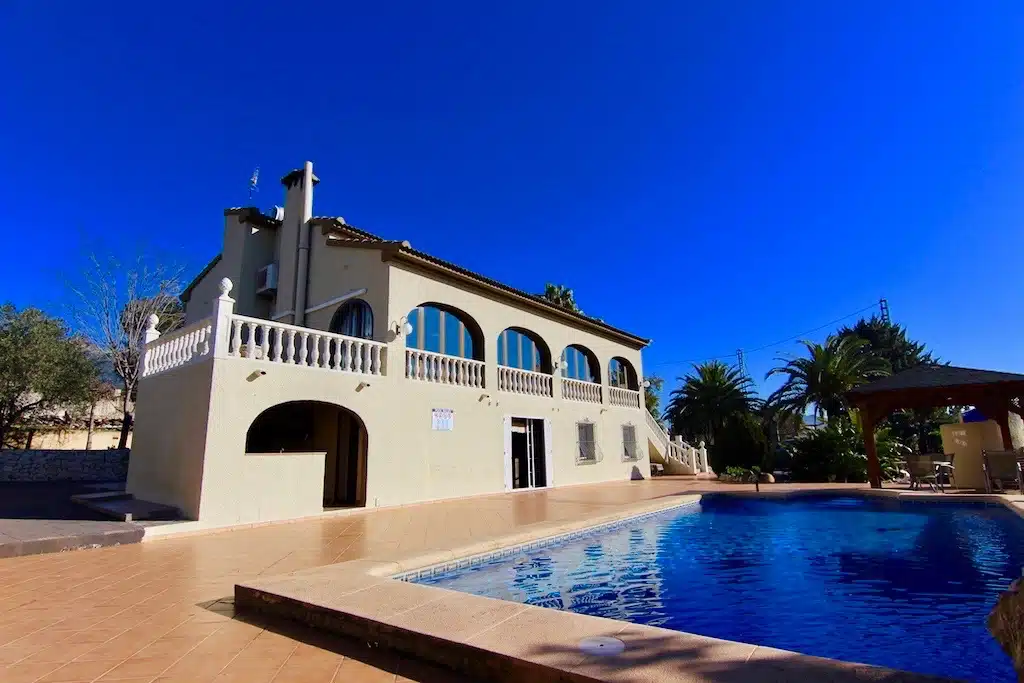 Resale Villa Te koop in Jalón in Spanje, gelegen aan de Costa Blanca-Noord