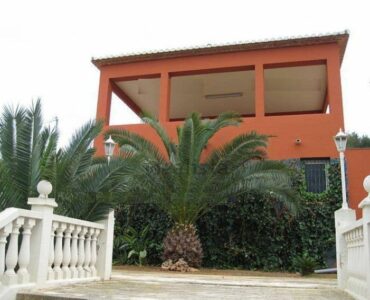 Resale Villa Te koop in Dénia in Spanje, gelegen aan de 