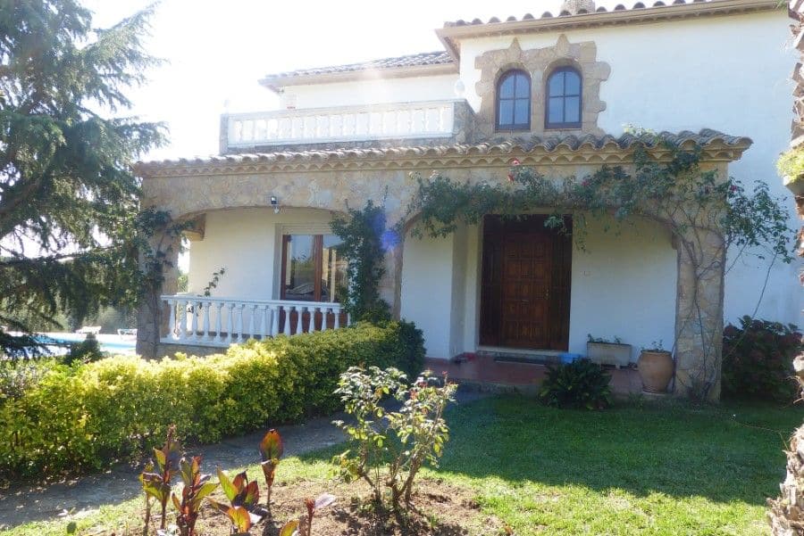 Resale Villa Te koop in Sant Antoni De Calonge in Spanje, gelegen aan de 