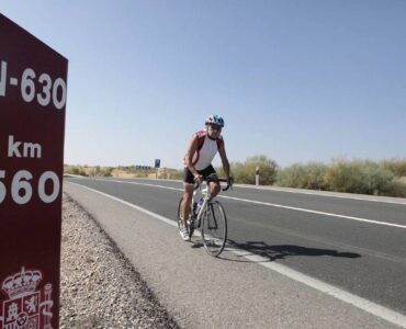 Mag je op de autoweg of snelweg fietsen in Spanje?