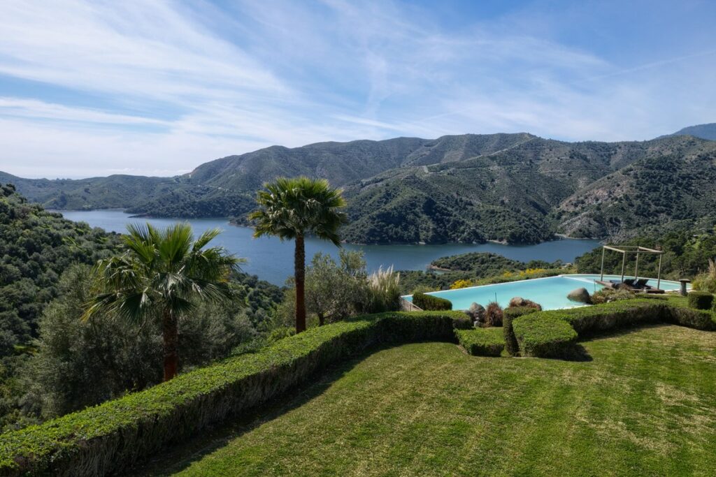Villa Te koop in Istan in Spanje, gelegen aan de Costa del Sol-West