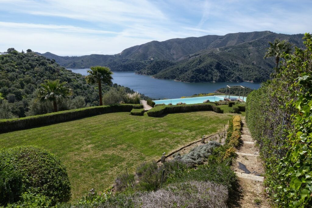 Villa Te koop in Istan in Spanje, gelegen aan de Costa del Sol-West