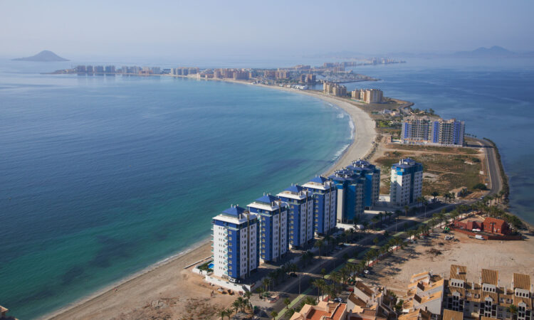 Nieuwbouw Appartement Te koop in La Manga Del Mar Menor in Spanje, gelegen aan de Costa Cálida