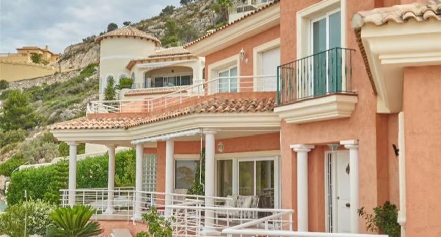 Resale Villa Te koop in Altea in Spanje, gelegen aan de 