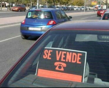 Bordje “se vende” in een auto plaatsen kan een boete opleveren in Spanje