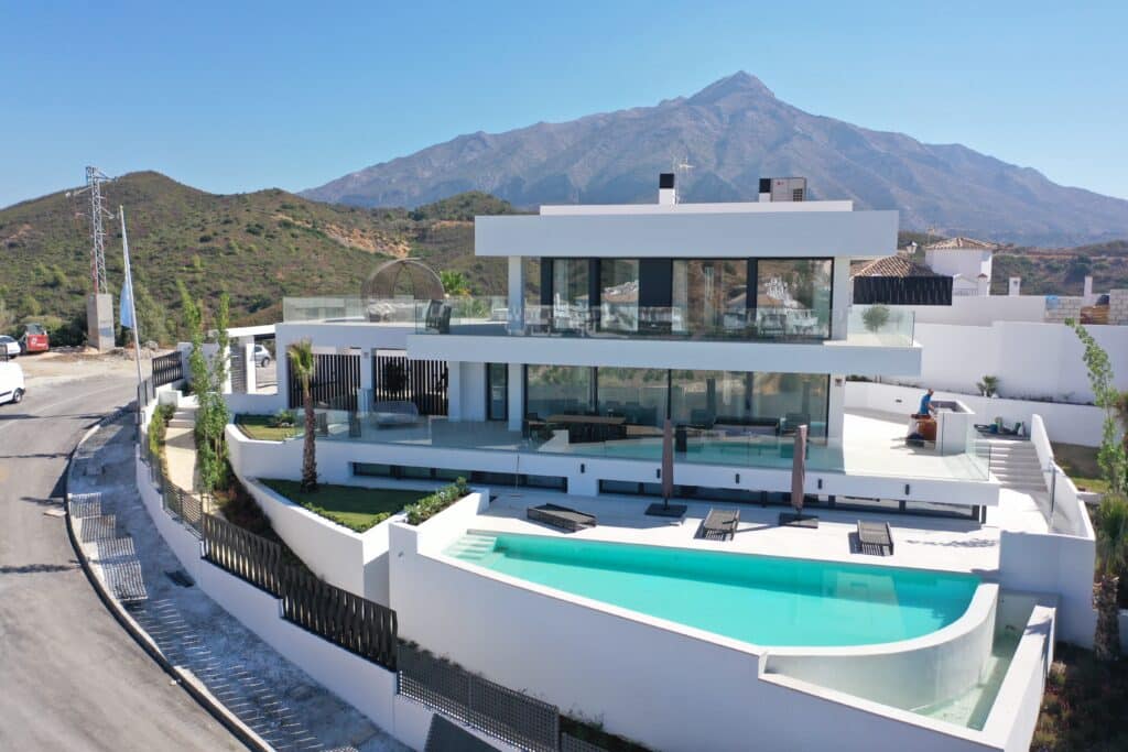 Nieuwbouw Villa Verkocht in Nueva Andalucia in Spanje, gelegen aan de Costa del Sol-West