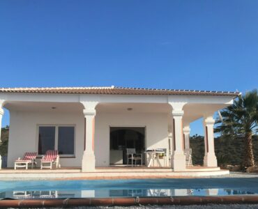 Resale Villa Te koop in Sayalonga in Spanje, gelegen aan de Costa del Sol-Oost