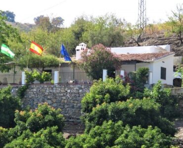 Resale Villa Te koop in Canillas De Albaida in Spanje, gelegen aan de Costa del Sol-Oost