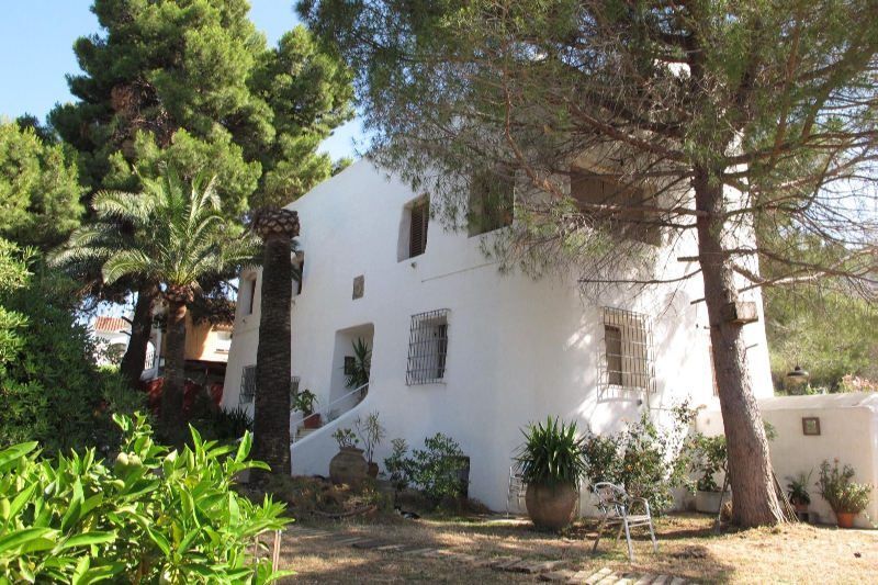 Resale Villa Te koop in Dénia in Spanje, gelegen aan de 