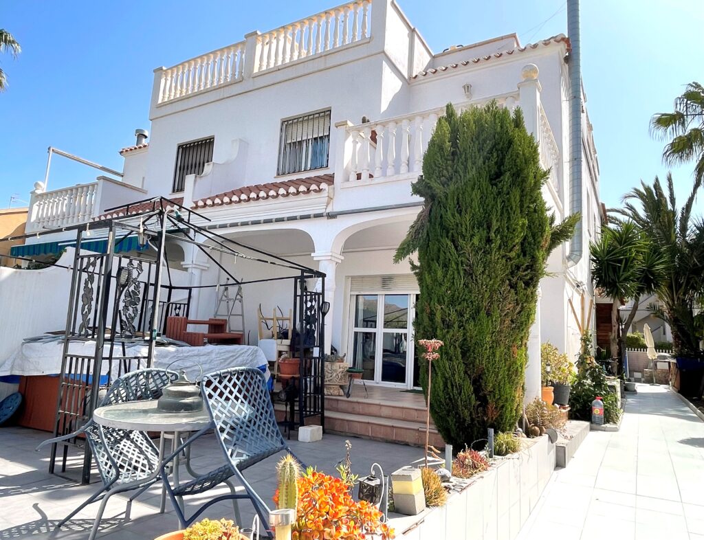 Resale Huis Te koop in San Juan De Los Terreros in Spanje, gelegen aan de Costa de Almería