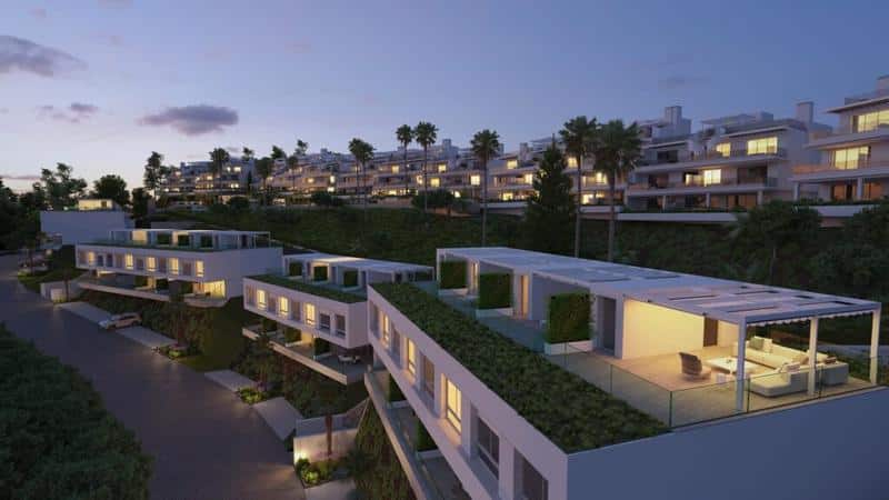Avondzicht op Nieuwbouw Huizen Te koop in Estepona in Spanje, gelegen aan de Costa del Sol-West