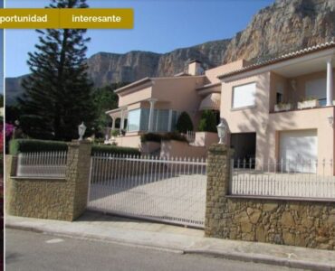 Resale Villa Te koop in Jávea in Spanje, gelegen aan de 