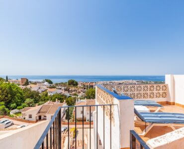 Zeezicht vanaf terras Appartement Te koop in Nerja in Spanje, gelegen aan de Costa del Sol-Oost