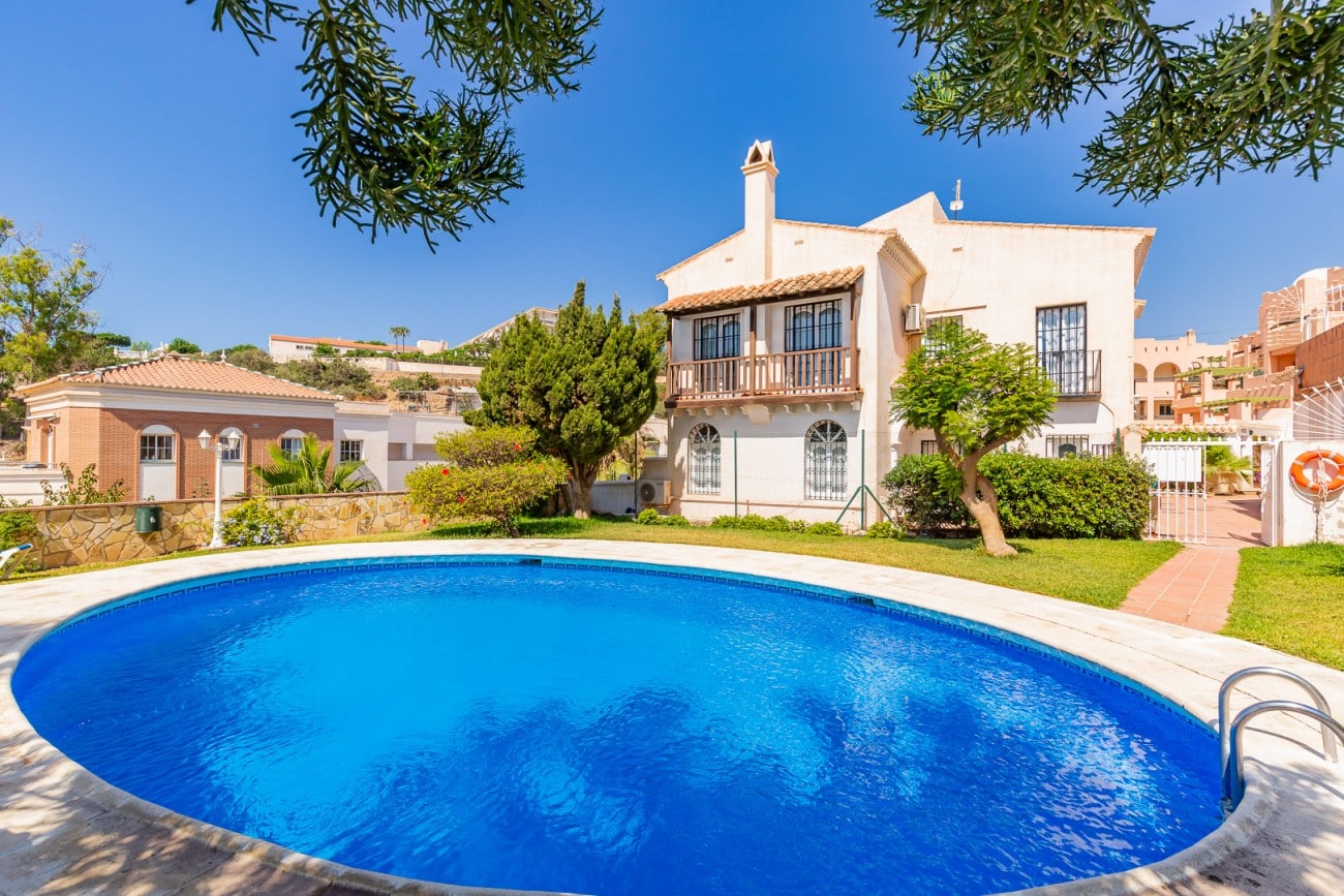 Zwembad van Huis Te koop in Nerja in Spanje, gelegen aan de Costa del Sol-Oost