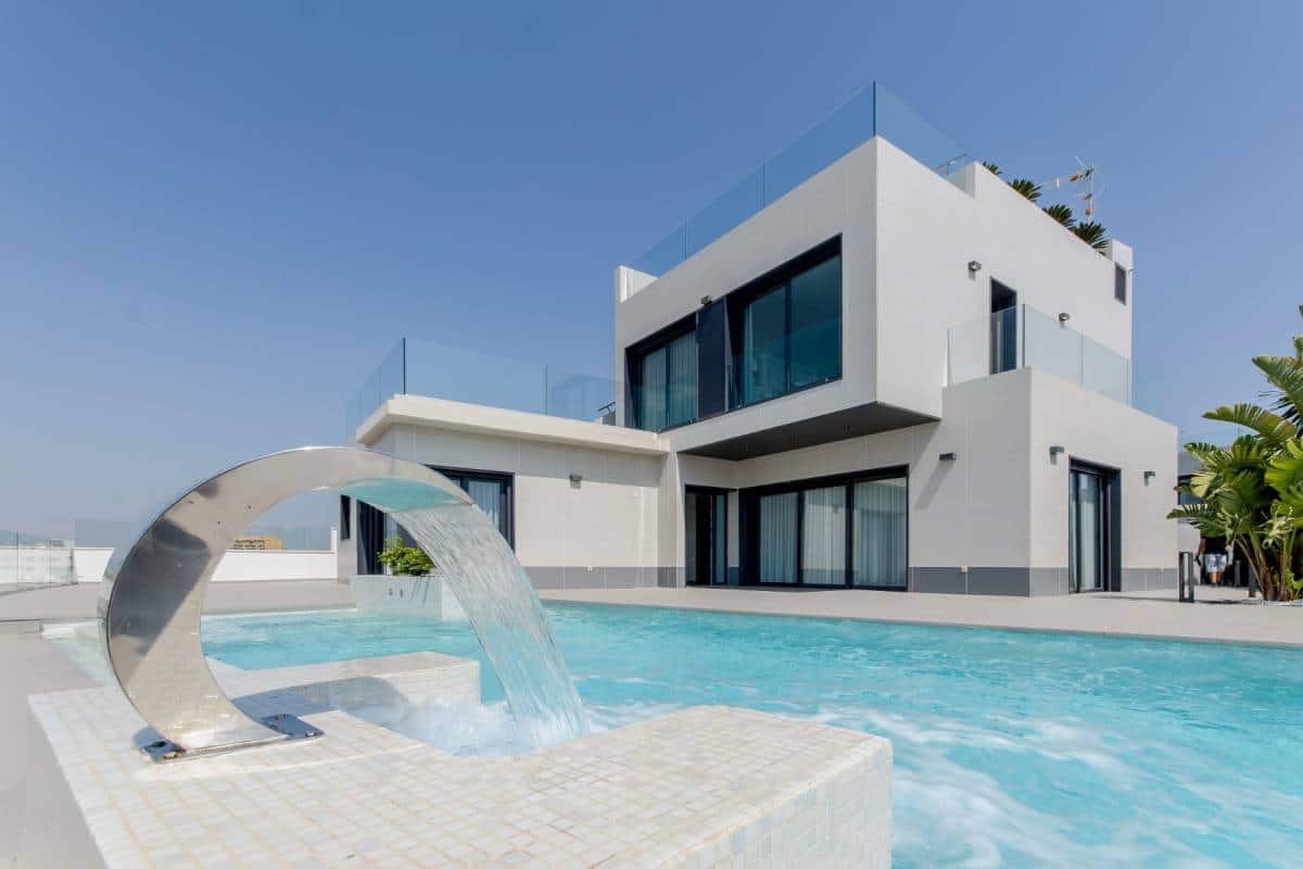 Zwembad en Nieuwbouw villa in Orihuela-Costa in Spanje, gelegen aan de Costa Blanca-Zuid