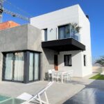 Nieuwbouw Villa Te koop in Torrevieja in Spanje, gelegen aan de Costa Blanca-Zuid