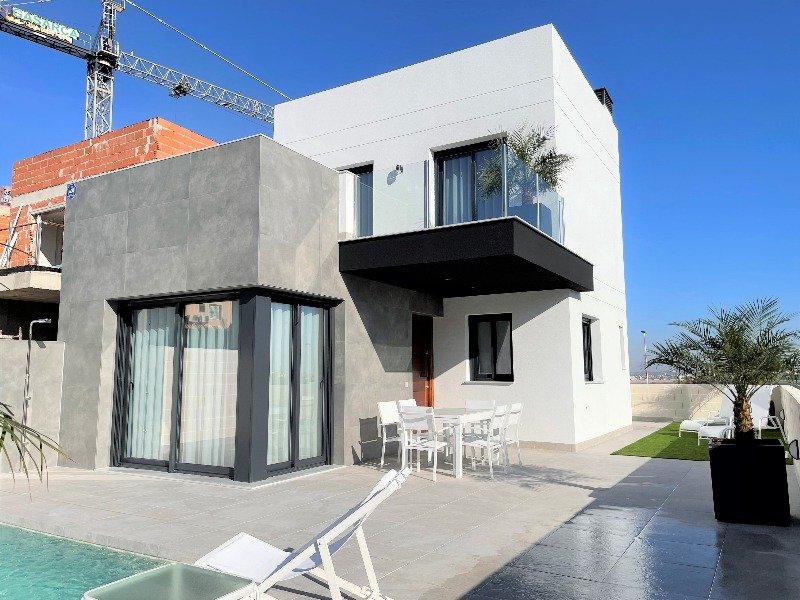 Nieuwbouw Villa Te koop in Torrevieja in Spanje, gelegen aan de Costa Blanca-Zuid