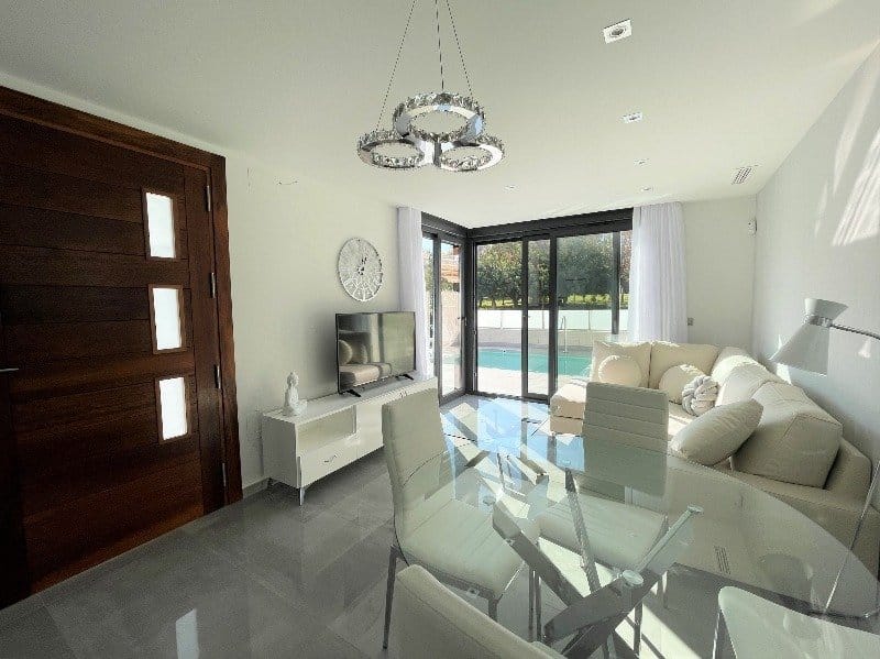 Nieuwbouw Villa Te koop in Torrevieja in Spanje, gelegen aan de Costa Blanca-Zuid