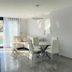 Nieuwbouw Villa Te koop in Torrevieja in Spanje, gelegen aan de Costa Blanca-Zuid