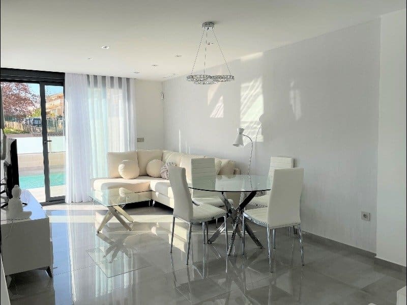 Nieuwbouw Villa Te koop in Torrevieja in Spanje, gelegen aan de Costa Blanca-Zuid