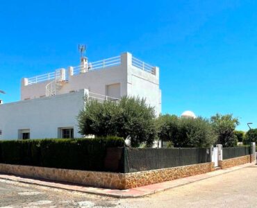 Vooraanzicht Villa Te koop in Mojacar in Spanje, gelegen aan de Costa de Almería