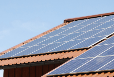 Calpe verlaagt de IBI tot 50% voor degenen die zonnepanelen installeren om energie te verkrijgen