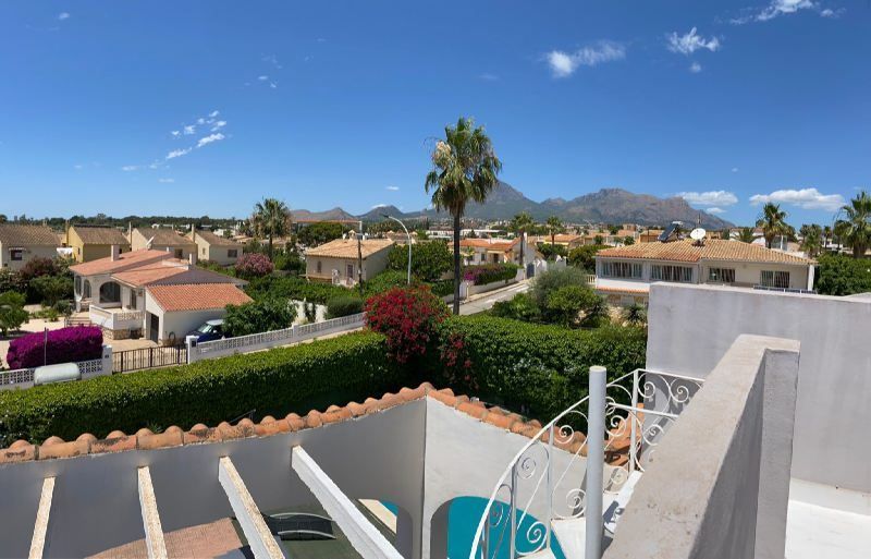 Verzicht vanaf terras Villa Te koop in Alfaz del Pi in Spanje, gelegen aan de Costa Blanca-Noord