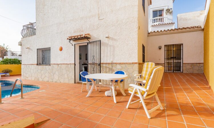 Resale Villa Te koop in Nerja in Spanje, gelegen aan de Costa del Sol-Oost