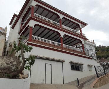 Resale Huis Te koop in Sayalonga in Spanje, gelegen aan de Costa del Sol-Oost