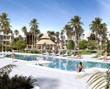Gemeenschappelijk zwembad van nieuwbouw appartementen in Estepona in Spanje, gelegen aan de  Costa del Sol-West