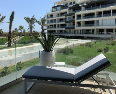 Vooraanzicht van nieuwbouw appartementen in Isla Canela in Spanje, gelegen aan de  Costa de la Luz