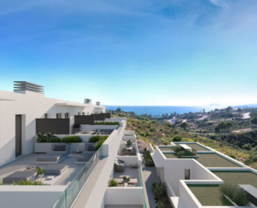 Panoramisch zicht en terras van nieuwbouw appartementen in Manilva in Spanje, gelegen aan de  Costa del Sol-West