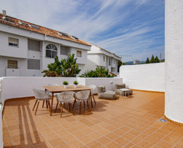 Nieuwbouw Appartement Te koop in Nueva Andalucia in Spanje, gelegen aan de Costa del Sol-West