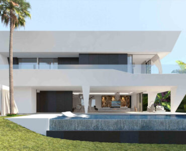 Vooraanzicht van nieuwbouw villa in Estepona in Spanje, gelegen aan de  Costa del Sol-West