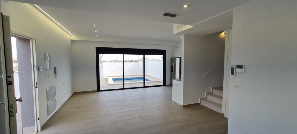 Nieuwbouw Villa Te koop in La Zenia in Spanje, gelegen aan de Costa Blanca-Zuid