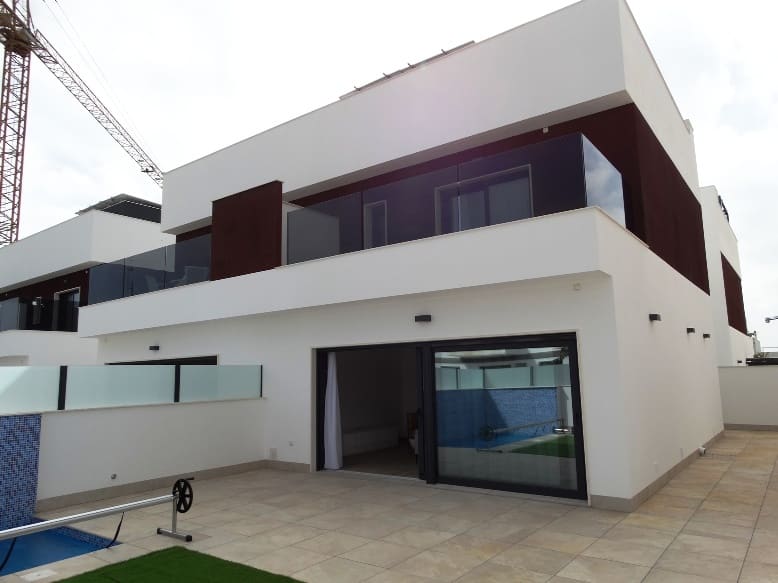 Nieuwbouw Huis Te koop in Torre De La Horadada in Spanje, gelegen aan de Costa Blanca-Zuid